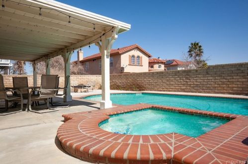 42320 Aaron Ct, Lancaster CA 93536-1266 exterior