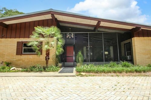 2753 Oak Rd, Deland, FL 32720-2025