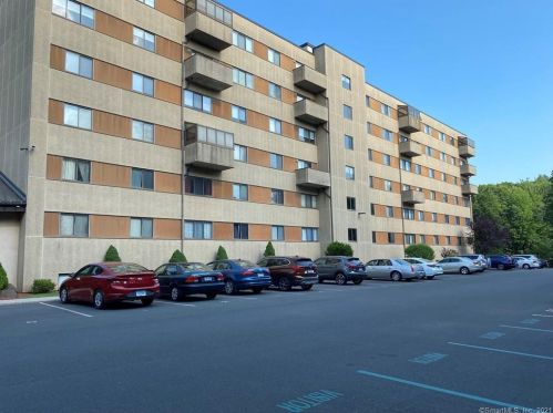 38 Putter Dr, Wallingford CT  06492-5046 exterior