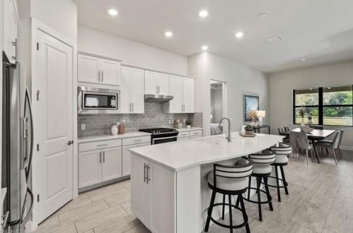 2754 Aviamar Cir, Naples FL 34114-0097 exterior