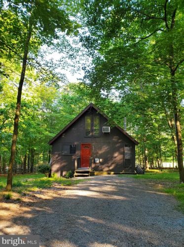 249 Chief Cornstalk Trl, Hedgesville, WV 25427-7406
