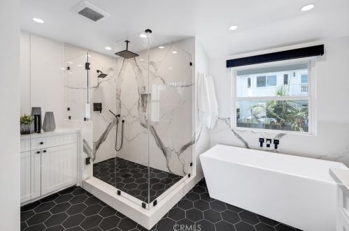 1336 1st St, Manhattan Beach CA  90266-6902 exterior