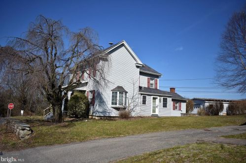 4492 Newark Rd, Cochranville, PA 19330-1601
