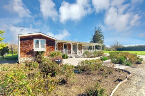 590 Orchard Rd, Hollister, CA 95023-9484