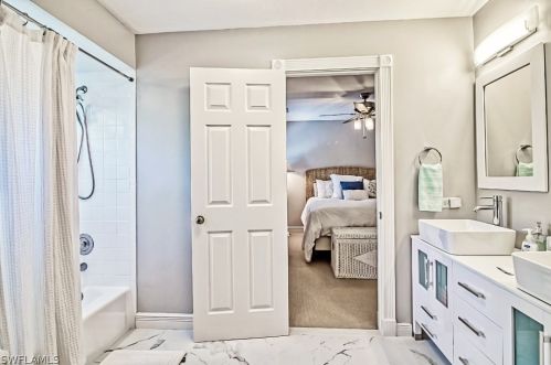 466 Sea Oats Dr, Sanibel FL  33957-5413 exterior