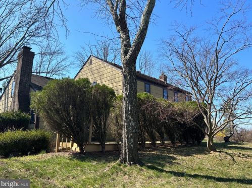 896 Conestoga Rd, Berwyn, PA 19312-1360