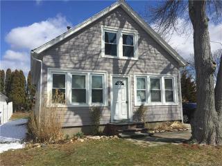 15 Wood St, Waterford, CT 06385-2534