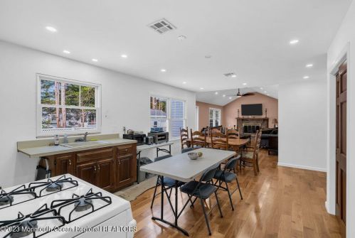 6 Diane Dr, Bricktown NJ  08724-4367 exterior