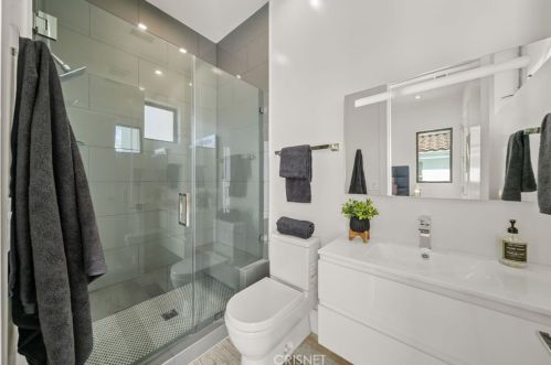 5128 Noble Ave, Van Nuys CA  91403-1376 exterior