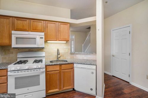 107 Dresher Wood Dr, Dresher PA 19025-1526 exterior