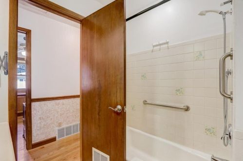 22194 Valley Rd, Waukesha WI  53186-5350 exterior