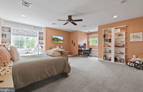 17621 Stonegait Ct, Round Hill VA  20141-2264 exterior