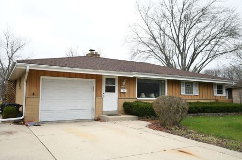 5440 Olympia Dr, Greendale, WI 53129-2571