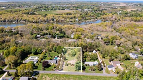 560 Little Neck Rd, Nassau Point, NY 11935-2119