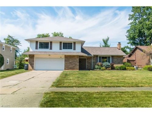 5561 Harleston Dr, Cleveland, OH 44124-3812