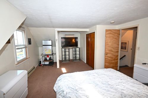 2090 Monroe Ave, North Bellmore NY  11710-1523 exterior