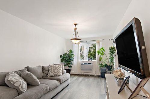 3640 Pratt Ave, Bronx, NY 10466-5973