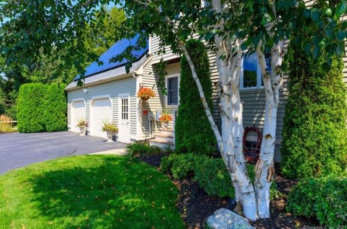 20 Anderson Rd, Pomfret Center, CT 06259-2229