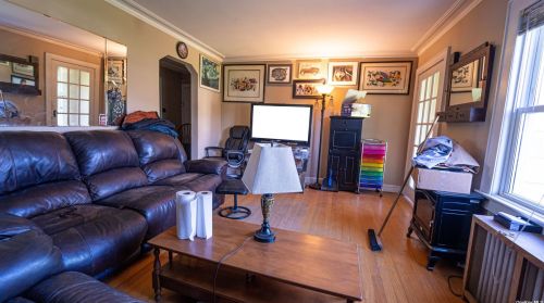 1544 Heckscher Ave, Bayshore, NY 11706-2409