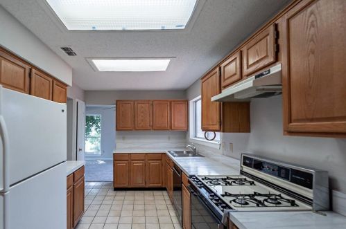 3313 Stone Bridge Dr, Lewisville, TX 75028-2667