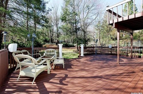 508 Wolf Hill Rd, Huntington Station NY  11746-5725 exterior