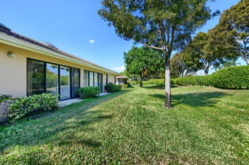 8425 Springlake Dr, Boca Raton FL  33496-4904 exterior