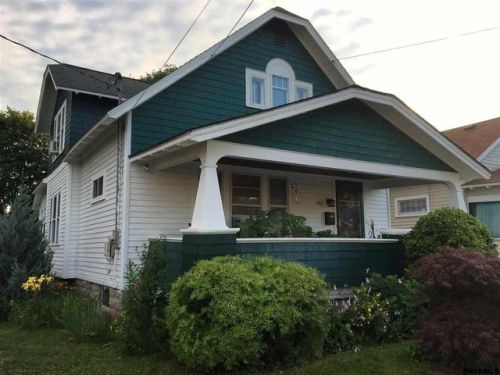 1542 Van Cortland St, Schenectady, NY 12303-1438
