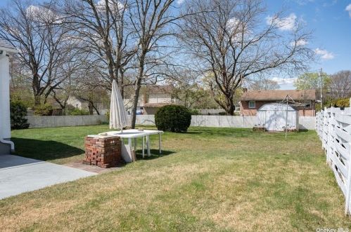 52 Irving Ave, Deer Park, NY 11729-3404