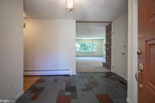 4 Scammell Dr, Yardley PA  19067-4209 exterior