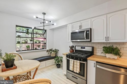 50 Danielle Ct, Trenton NJ  08648-1451 exterior