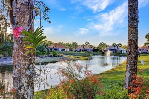 5893 Northridge Dr, Naples FL  34110-2376 exterior