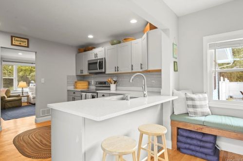 8 Heath Rd, Fishkill NY 12524-2024 exterior