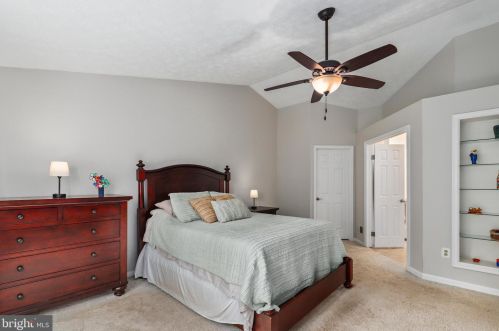 1426 Cellar Crk Way, Herndon VA  20170-2805 exterior