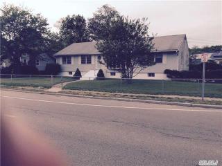 170 Dixon Ave, Amityville, NY 11701-2810