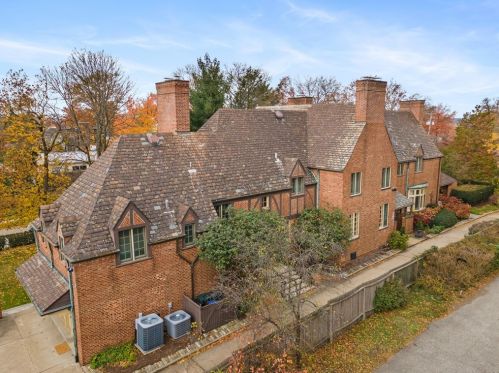 5734 Woodland Rd, Pittsburgh PA  15232-2818 exterior