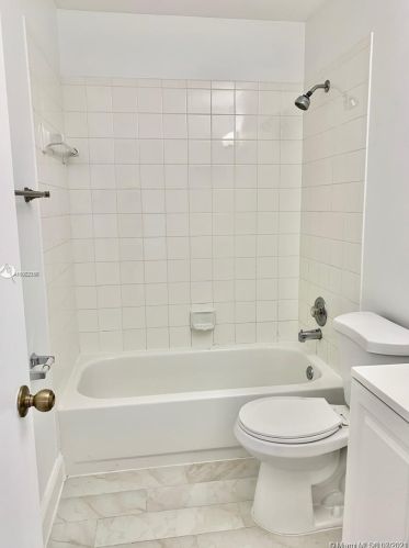 18010 11th Ct, Hollywood FL  33029-4408 exterior