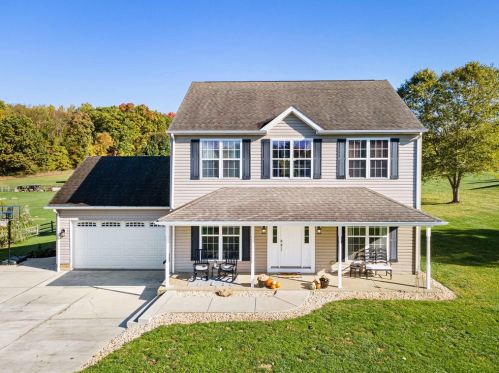 109 Buhl Rd, Evans City, PA 16033-7941