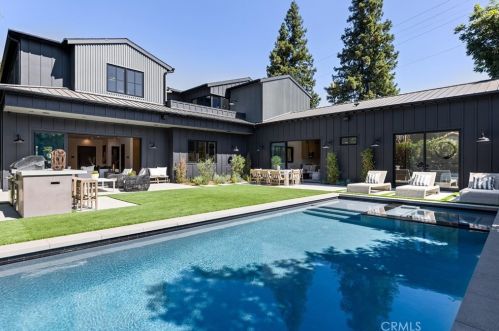 4955 Haskell Ave, Van Nuys CA  91436-1674 exterior