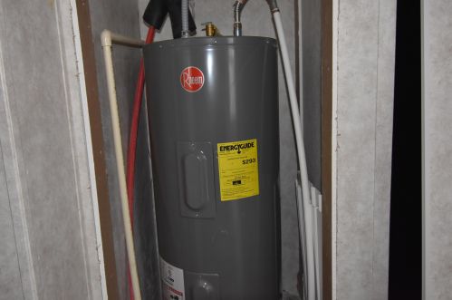 2 Friendship Dr, Salem NH  03079-3016 exterior