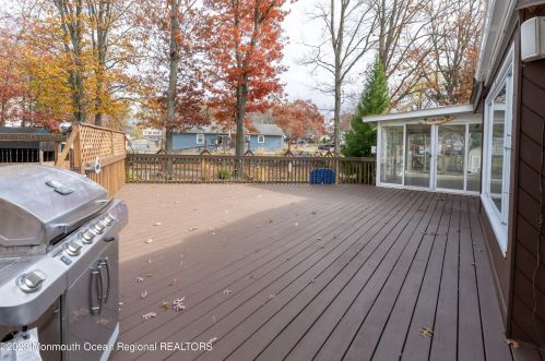 1 Brunswick Dr, Wall Township NJ  07731-1722 exterior