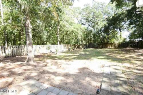 20 Calico Ct, Beaufort SC  29906-8900 exterior