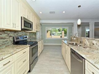 1714 Billings St, Sarasota FL  34231-8817 exterior