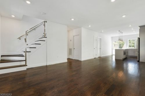 24 Cranford Ter, Cranford NJ  07016-3407 exterior