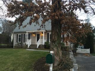 6 Sunshine Ave, Riverside CT  06878-1220 exterior