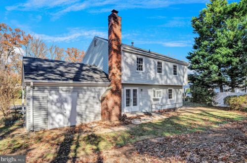 6153 Roxbury Ave, Springfield VA  22152-1625 exterior