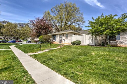 423 Valleybrook Dr, Lancaster, PA 17601-4642