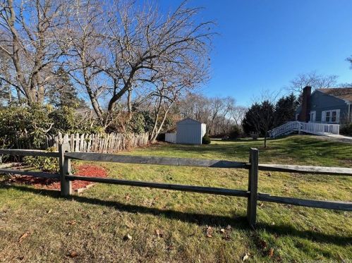 37 Hillside Ave, Groton CT  06340-5525 exterior