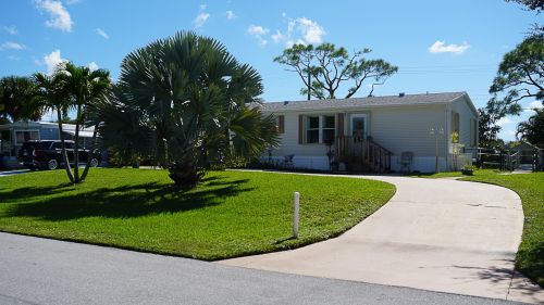 7030 Ridgeway Ter, Hobe Sound FL  33455-6045 exterior