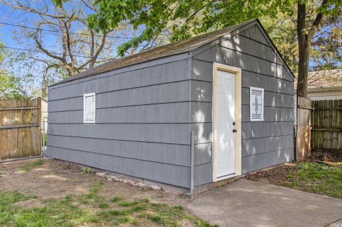 206 Meridian St, Mishawaka IN  46544-1673 exterior