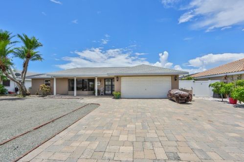 6340 Cocoa Ln, Ruskin, FL 33572-2317